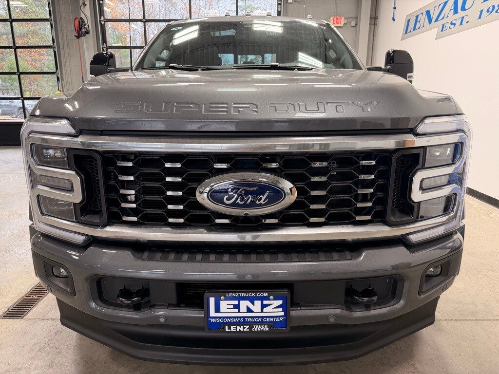 2025 Ford F-450 photo 3