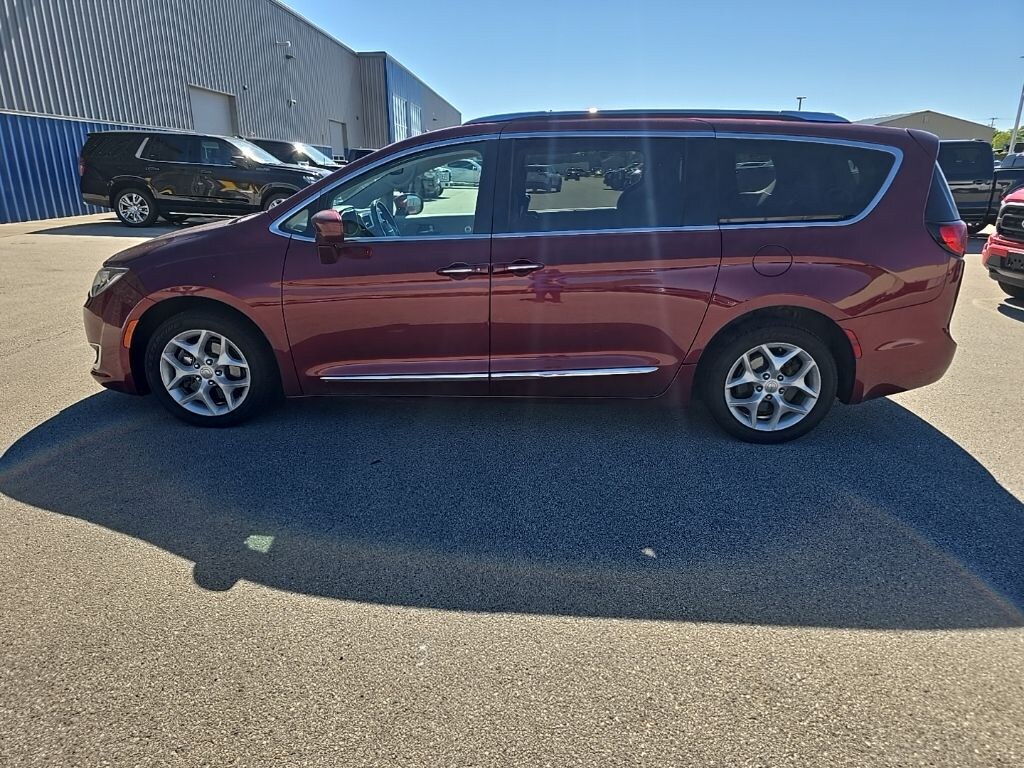 Used 2017 Chrysler Pacifica Touring L Plus FWD Minivan/Van
