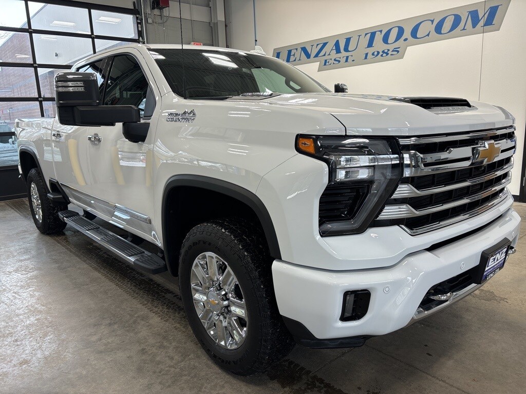 2024 Chevrolet Silverado 2500HD High Country photo 2