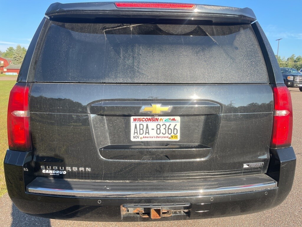 2017 Chevrolet Suburban Premier photo 3