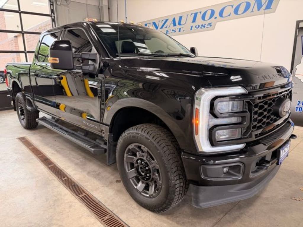 Used 2025 Ford F-250SD 4x4 Crew Cab Lariat Truck