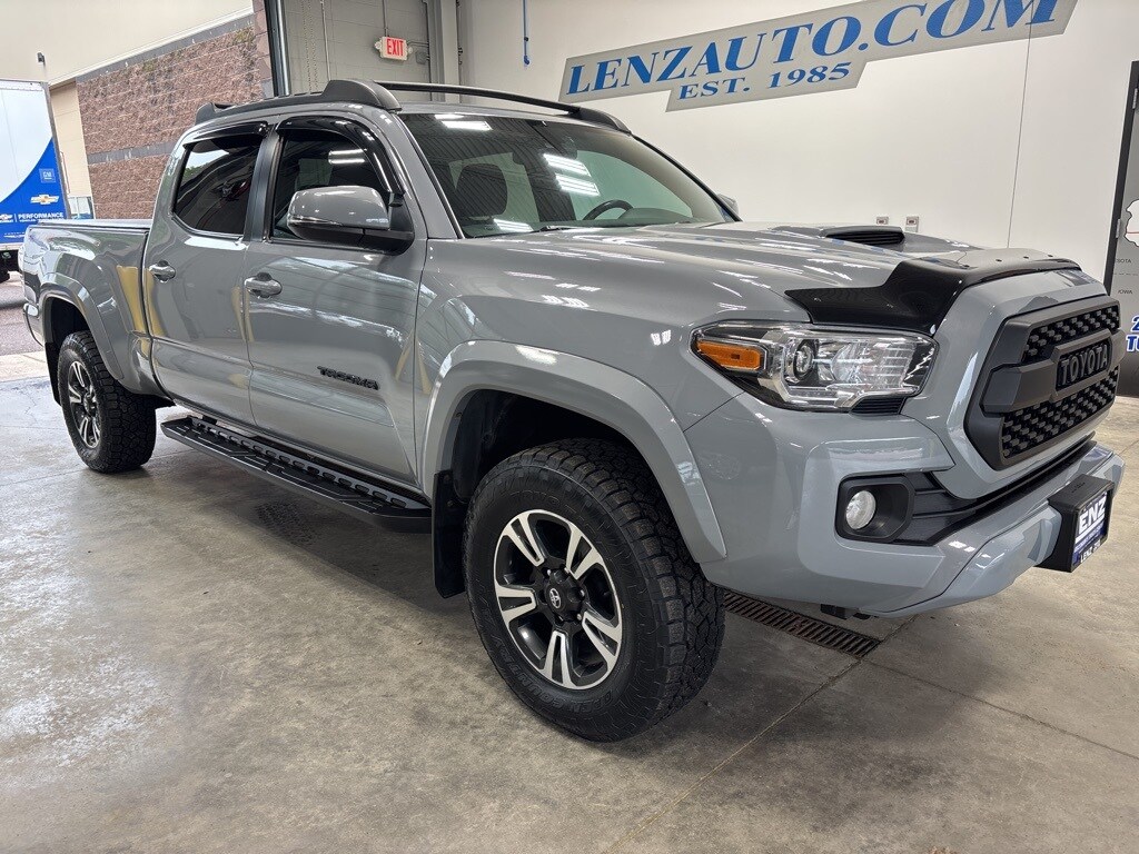 2021 Toyota Tacoma TRD Sport photo 2