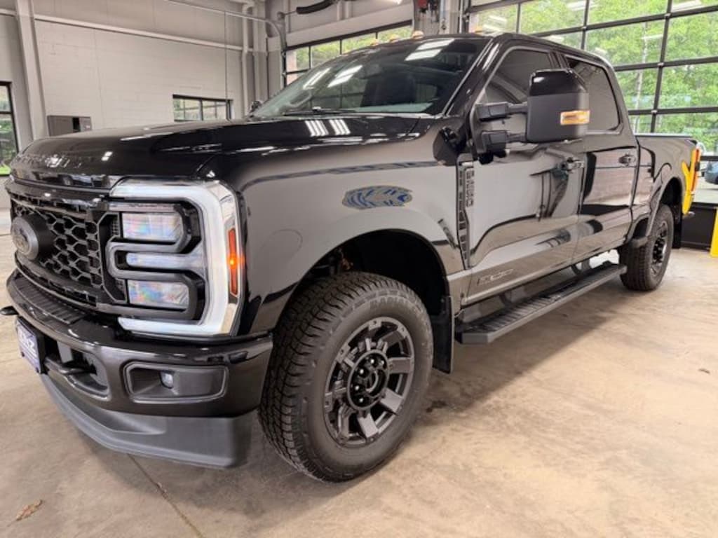 Used 2025 Ford F-250SD 4x4 Crew Cab Lariat Truck