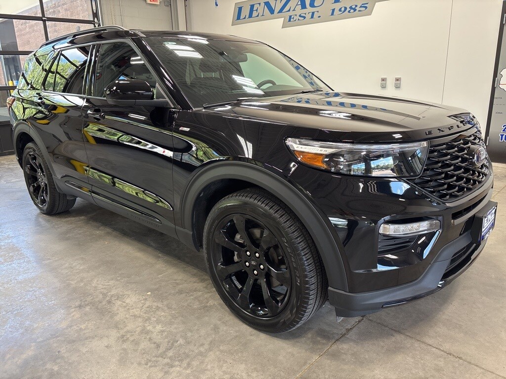 2023 Ford Explorer ST-Line photo 2