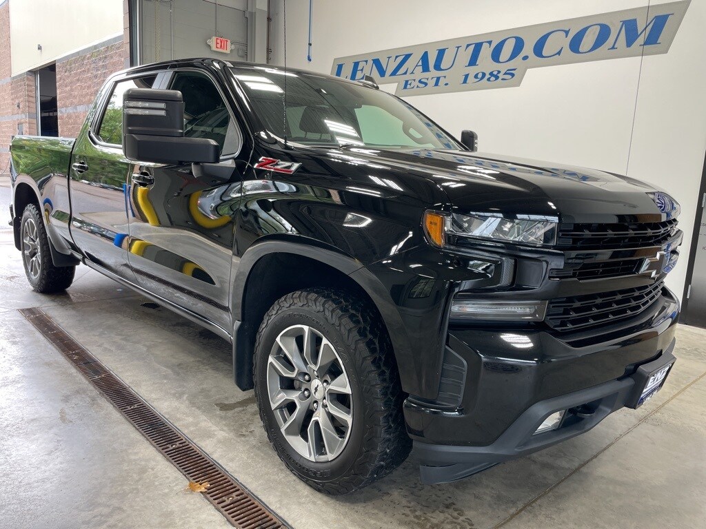 2022 Chevrolet Silverado 1500 RST photo 2