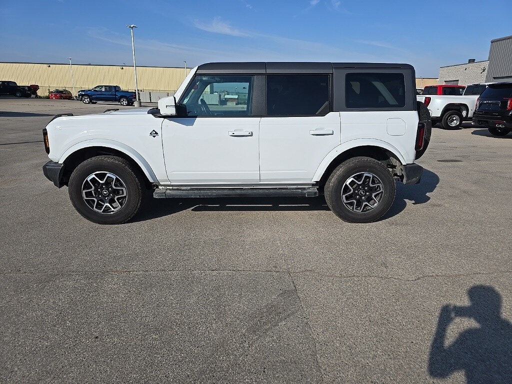 2024 Ford Bronco Outer Banks photo 3