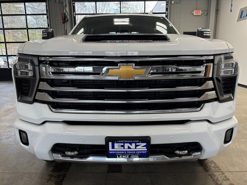 2024 Chevrolet Silverado 2500HD High Country photo 3