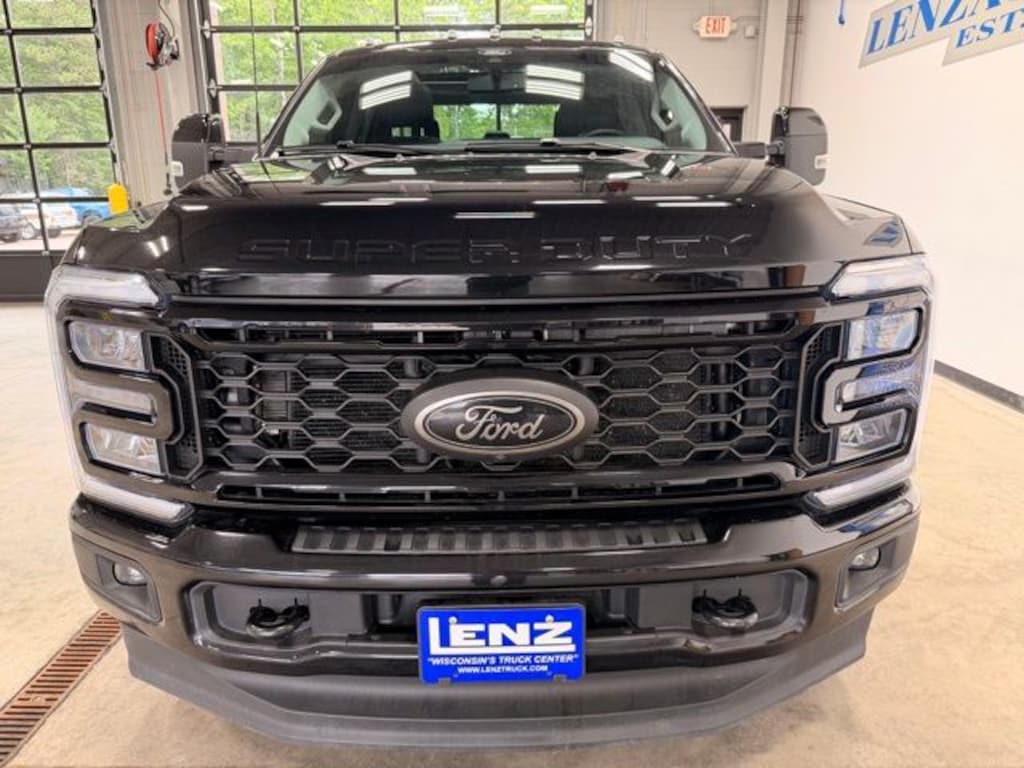Used 2025 Ford F-250SD 4x4 Crew Cab Lariat Truck