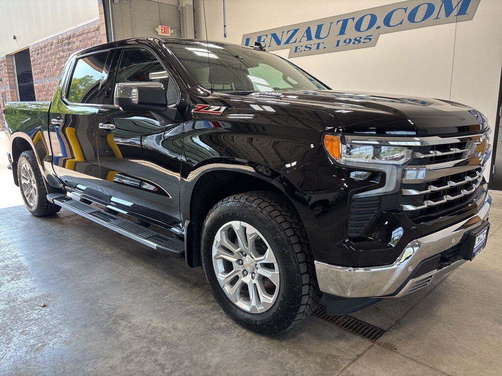 2024 Chevrolet Silverado LTZ photo 2