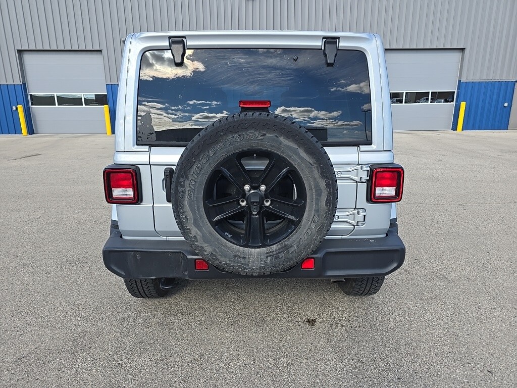 2023 Jeep Wrangler Unlimited Sahara photo 4