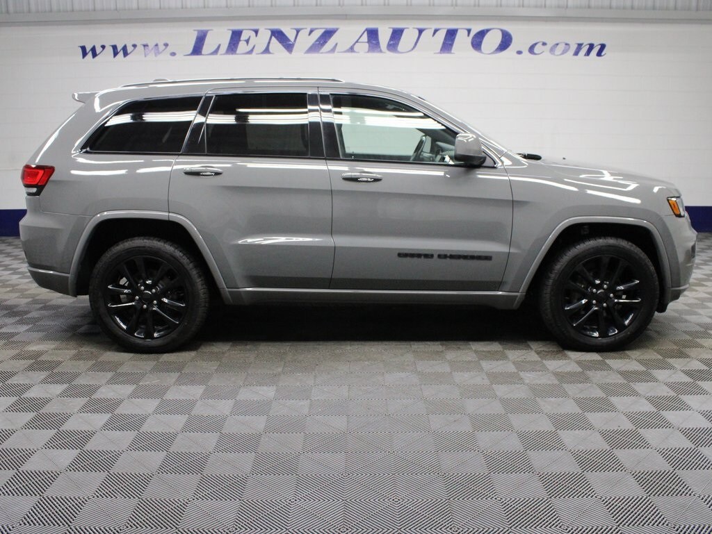 2020 Jeep Grand Cherokee Altitude photo 2
