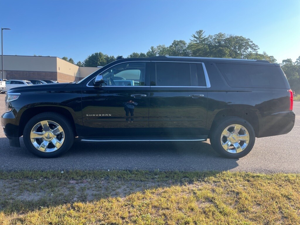 2017 Chevrolet Suburban Premier photo 2