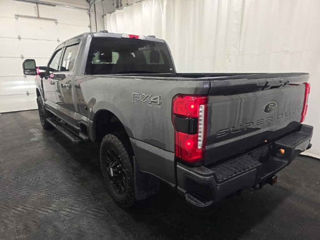Used 2025 Ford F-250SD 4x4 Crew Cab Lariat Truck