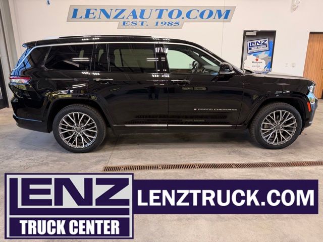 2021 Jeep Grand Cherokee L Summit Reserve's photo