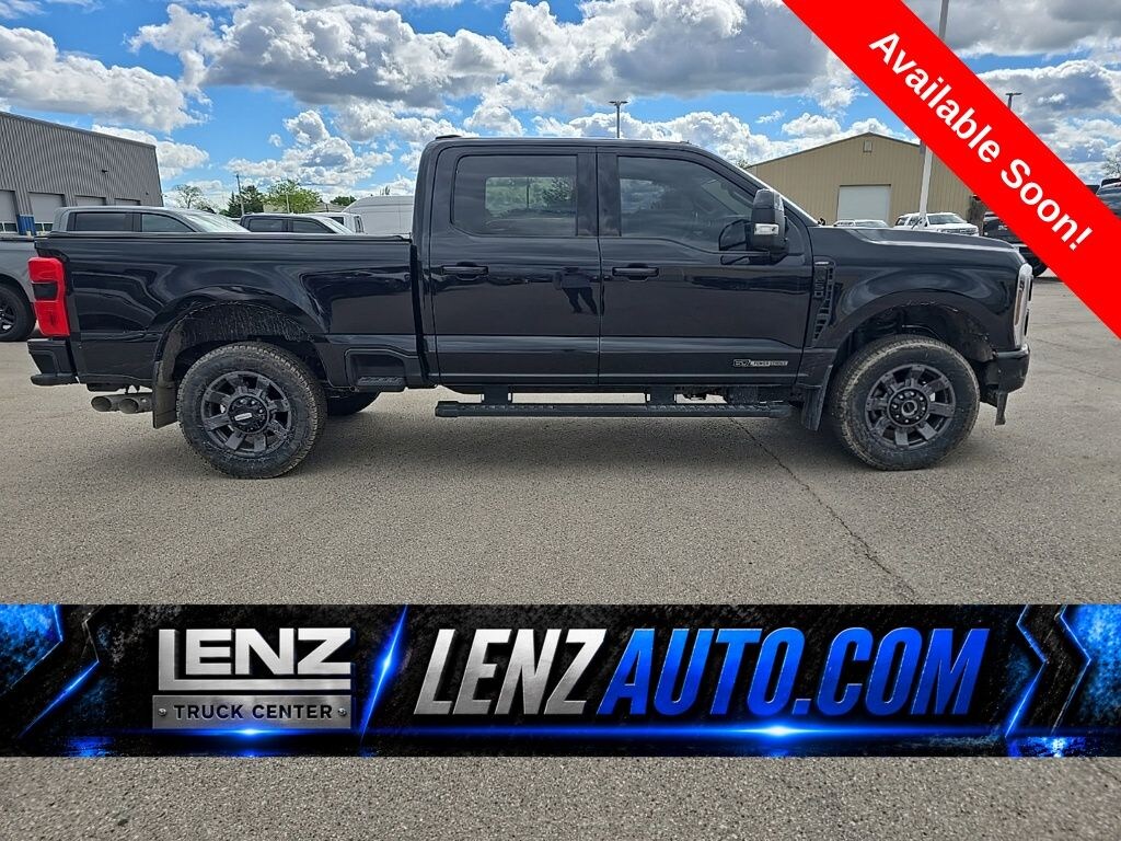 Used 2025 Ford F-250SD 4x4 Crew Cab Lariat Truck