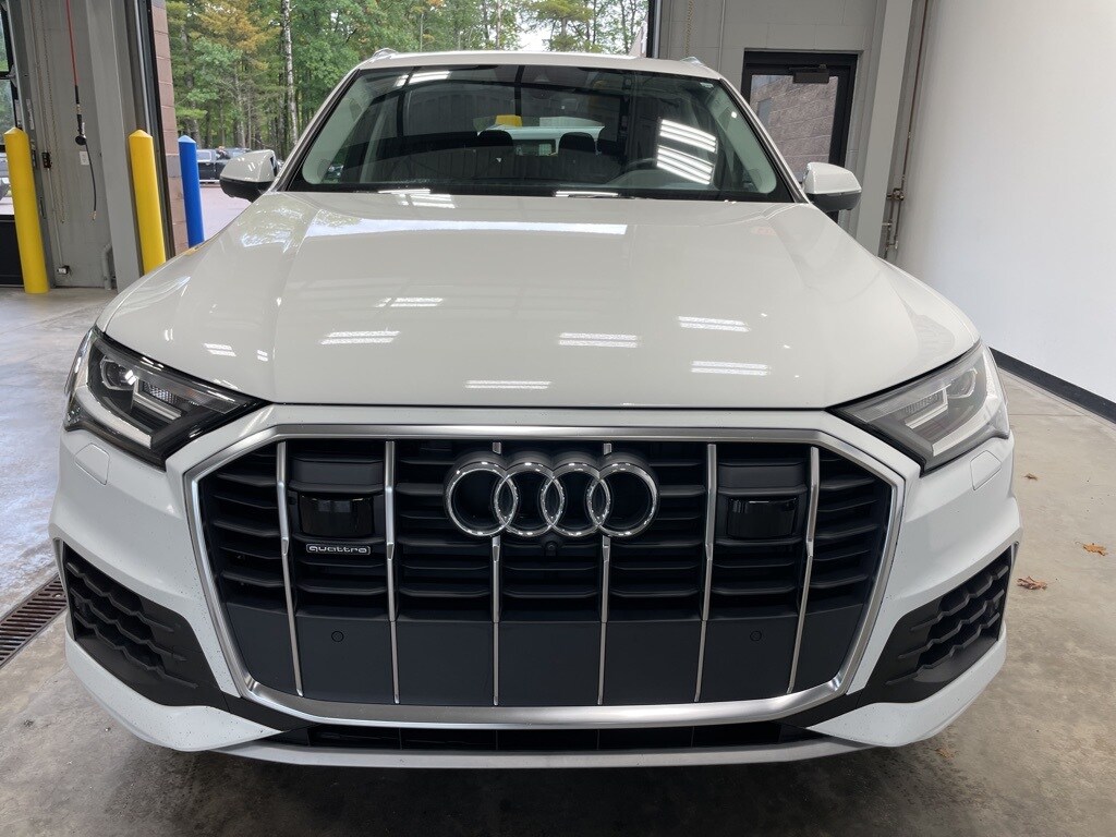 2022 Audi Q7 55 Premium Plus photo 2