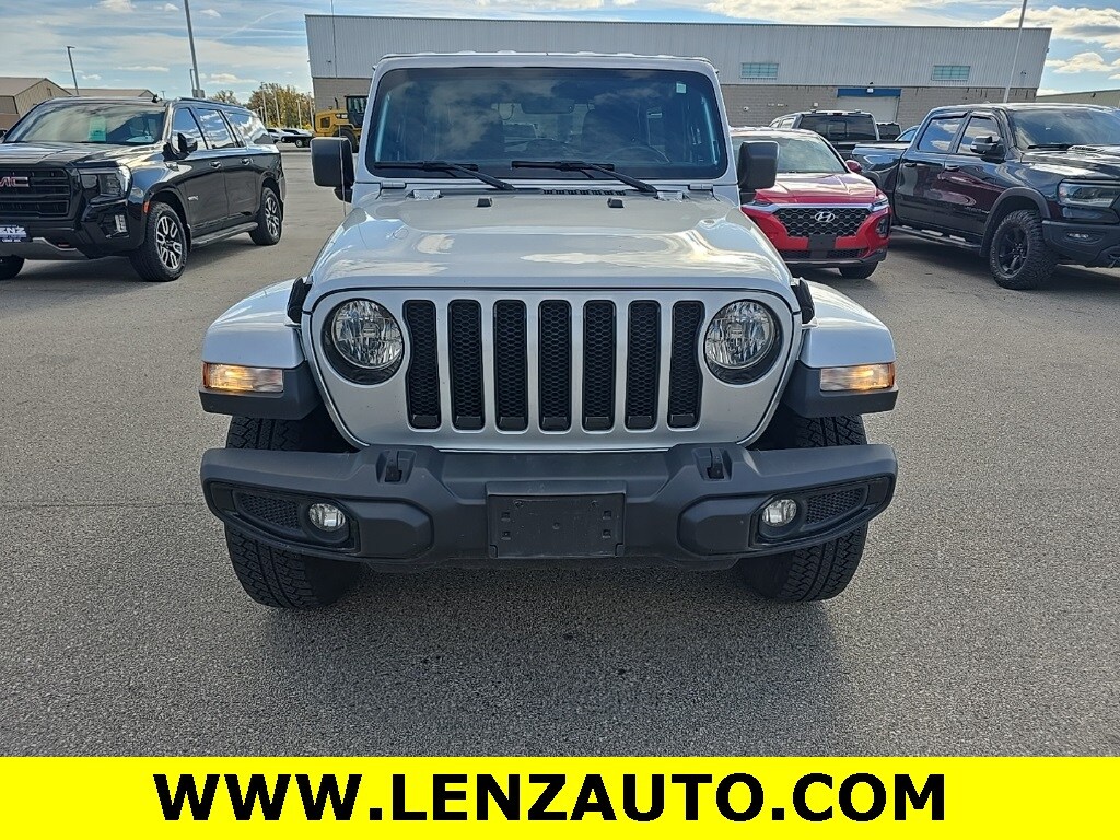 2023 Jeep Wrangler Unlimited Sahara photo 2