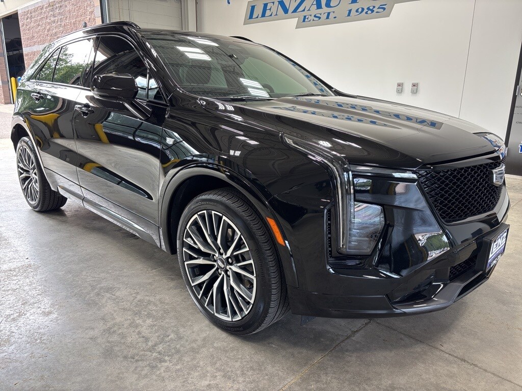 2024 Cadillac XT4 Sport photo 2