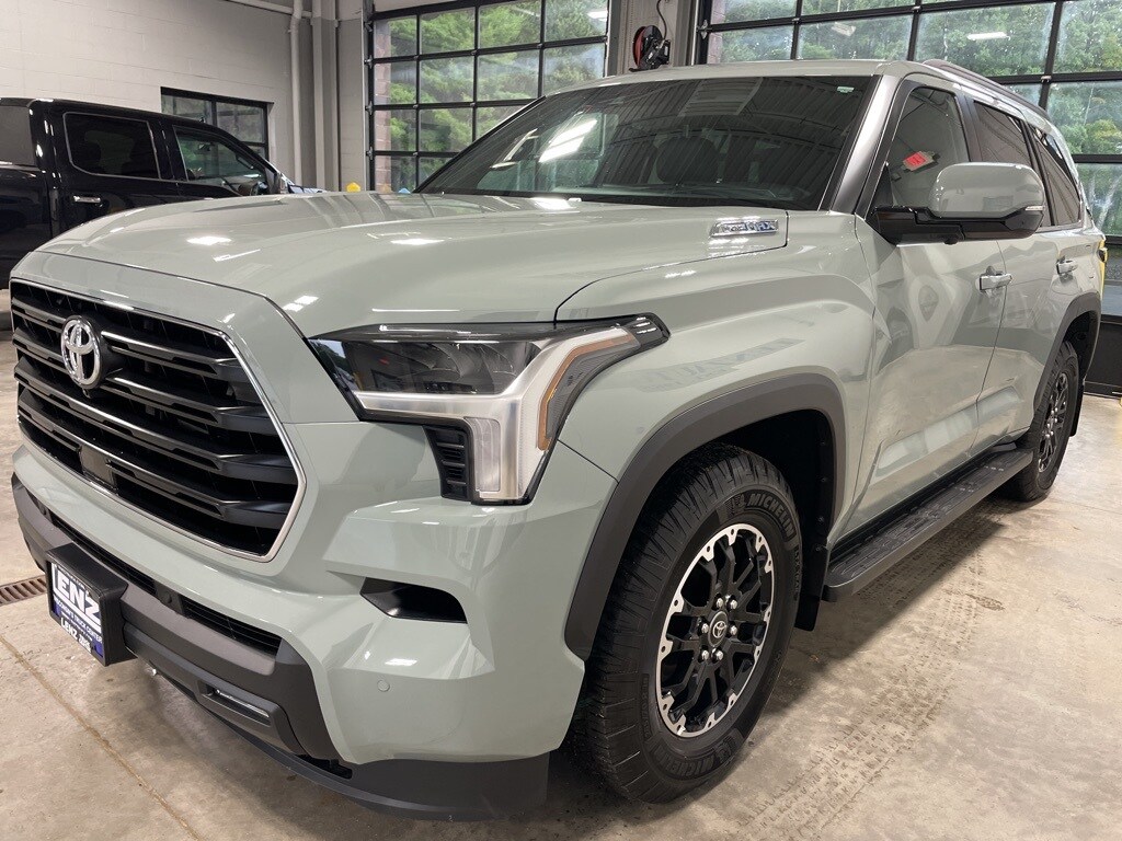 2025 Toyota Sequoia Platinum photo 4