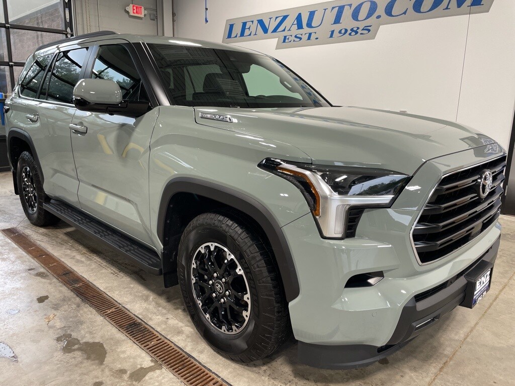 2025 Toyota Sequoia Platinum photo 2
