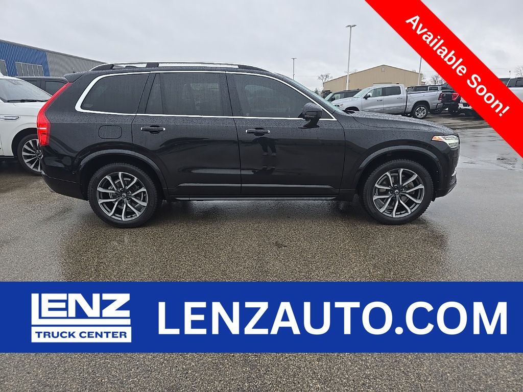 2018 Volvo XC90 T6 AWD Momentum's photo