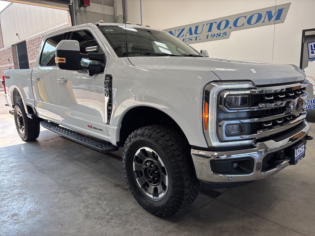 2023 Ford F-250 Lariat photo 2