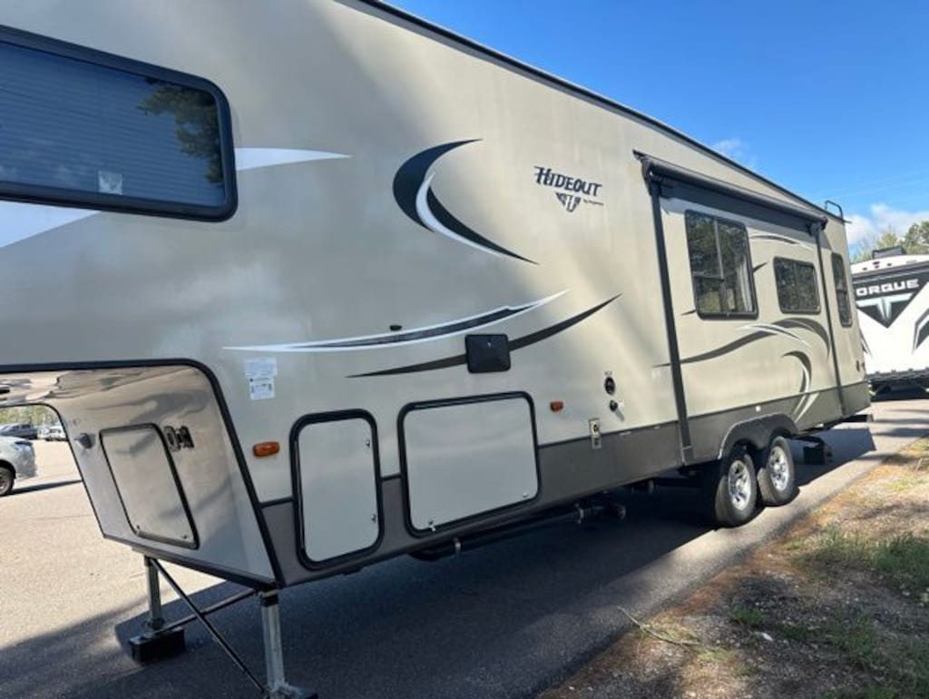 Used 2017 Keystone Hideout 299RLDS