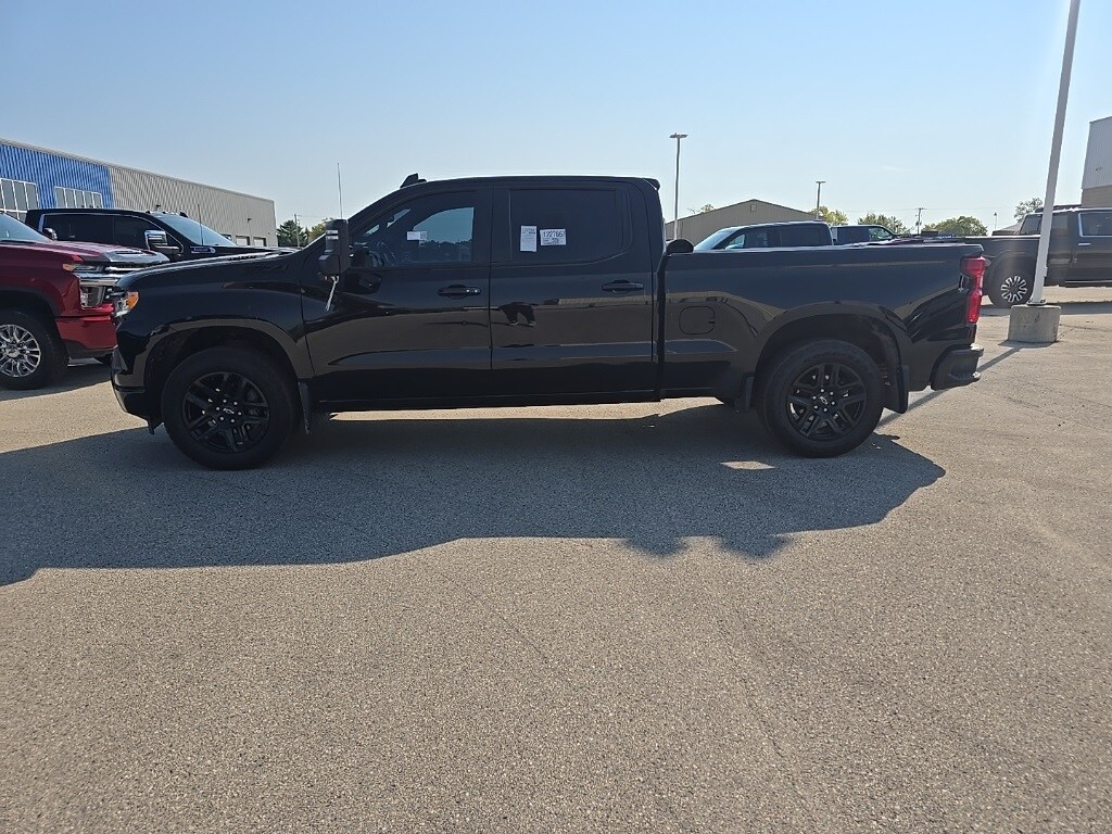2024 Chevrolet Silverado 1500 RST photo 3
