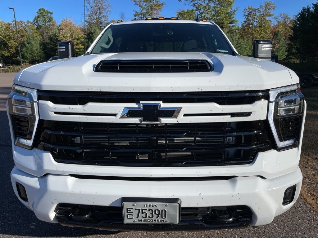 2024 Chevrolet Silverado 3500HD LT photo 2