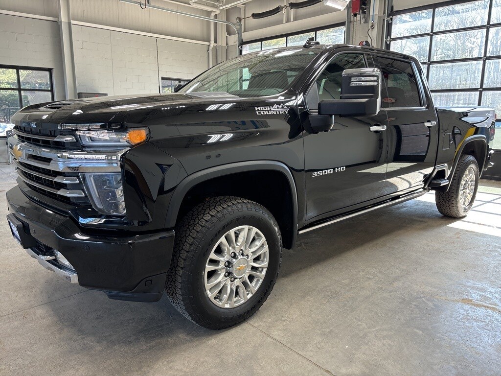 2022 Chevrolet Silverado 3500HD High Country photo 4