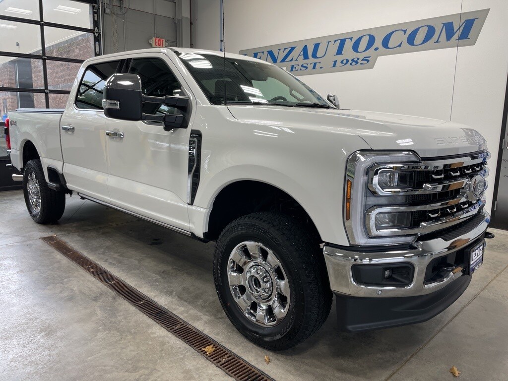 2025 Ford F-250 Lariat photo 2