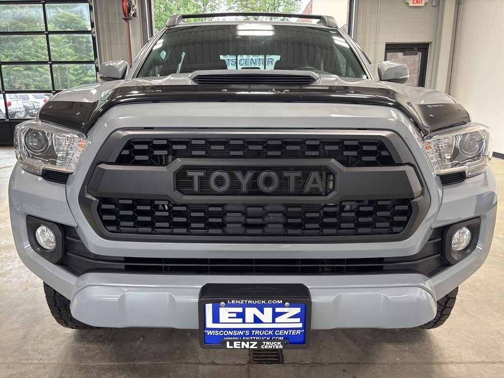 2021 Toyota Tacoma TRD Sport photo 3
