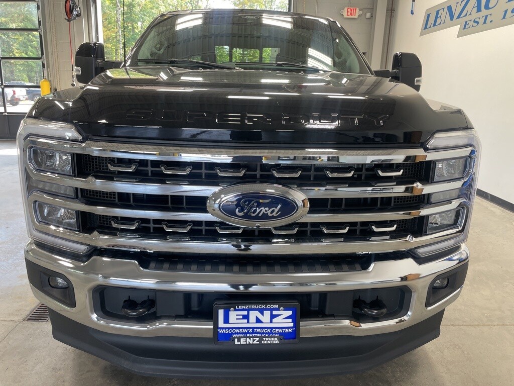 2024 Ford F-250 Lariat photo 2