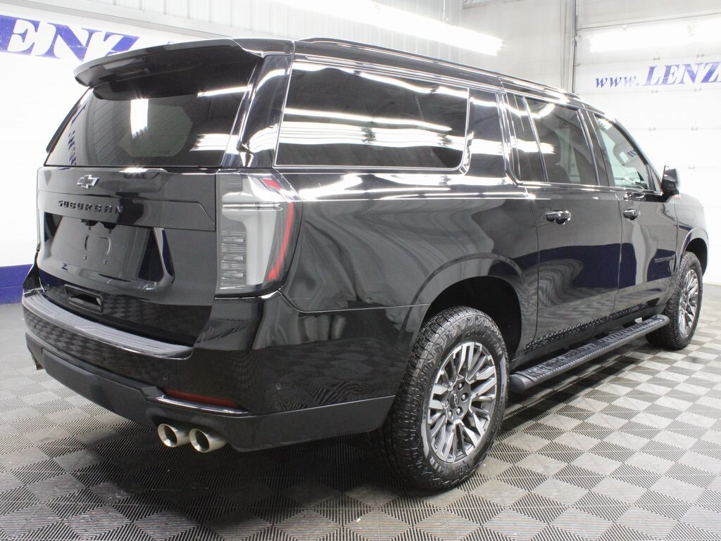 2025 Chevrolet Suburban Z71 photo 4