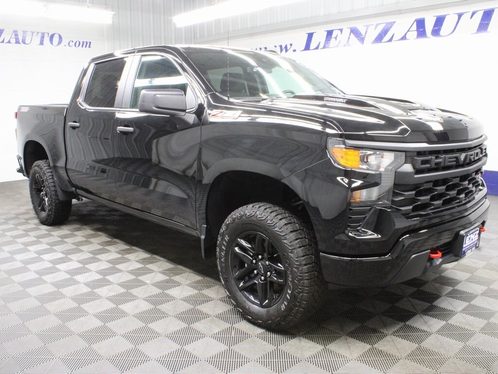 2025 Chevrolet Silverado 1500 Custom Trail Boss photo 2