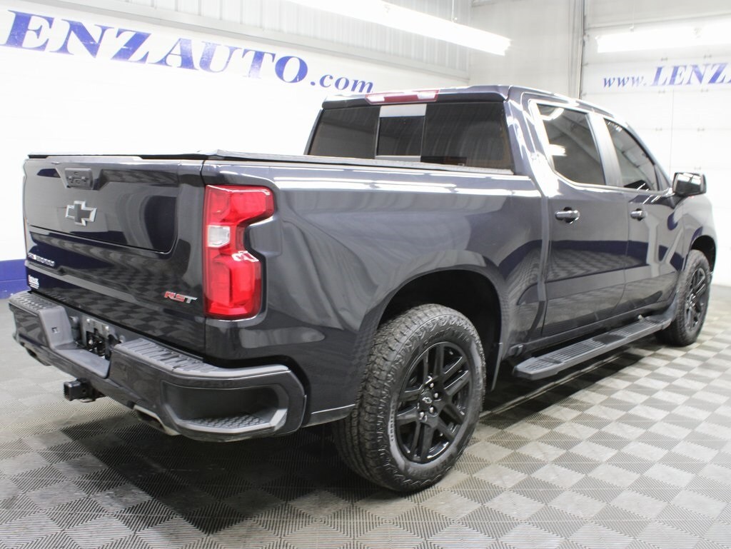 2022 Chevrolet Silverado RST photo 3