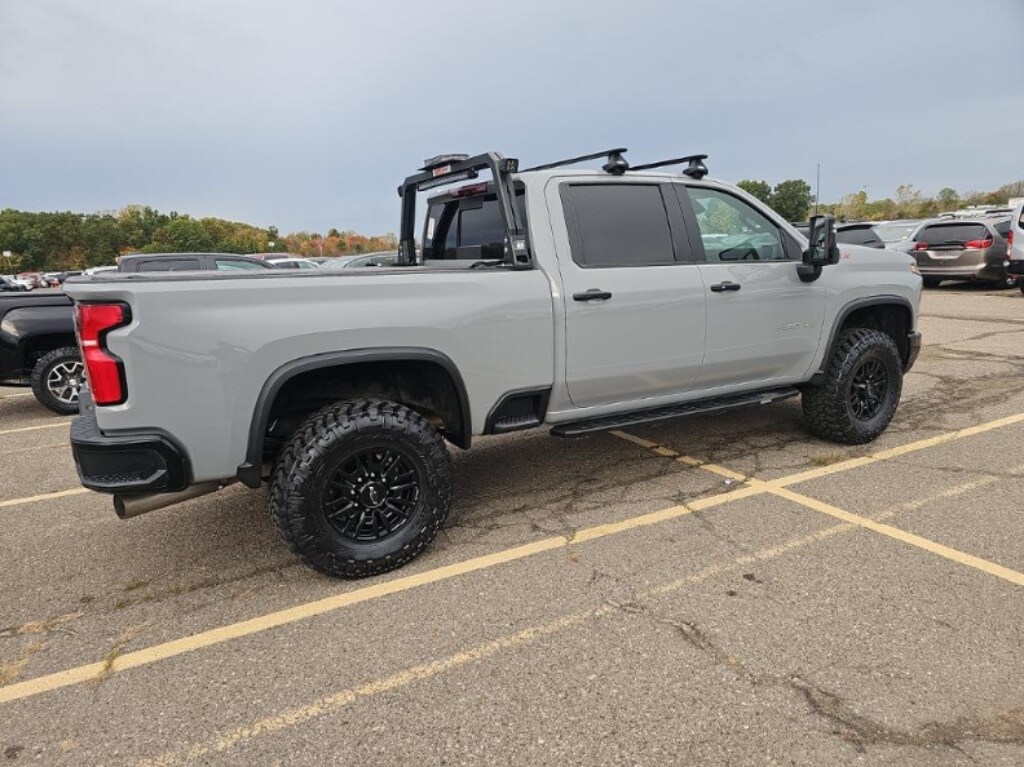 2025 Chevrolet Silverado 2500HD ZR2 photo 4