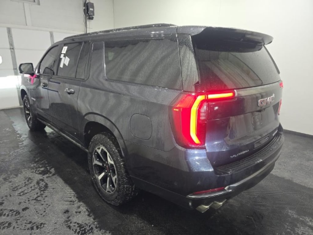 Used 2025 GMC Yukon XL AT4 4WD SUV