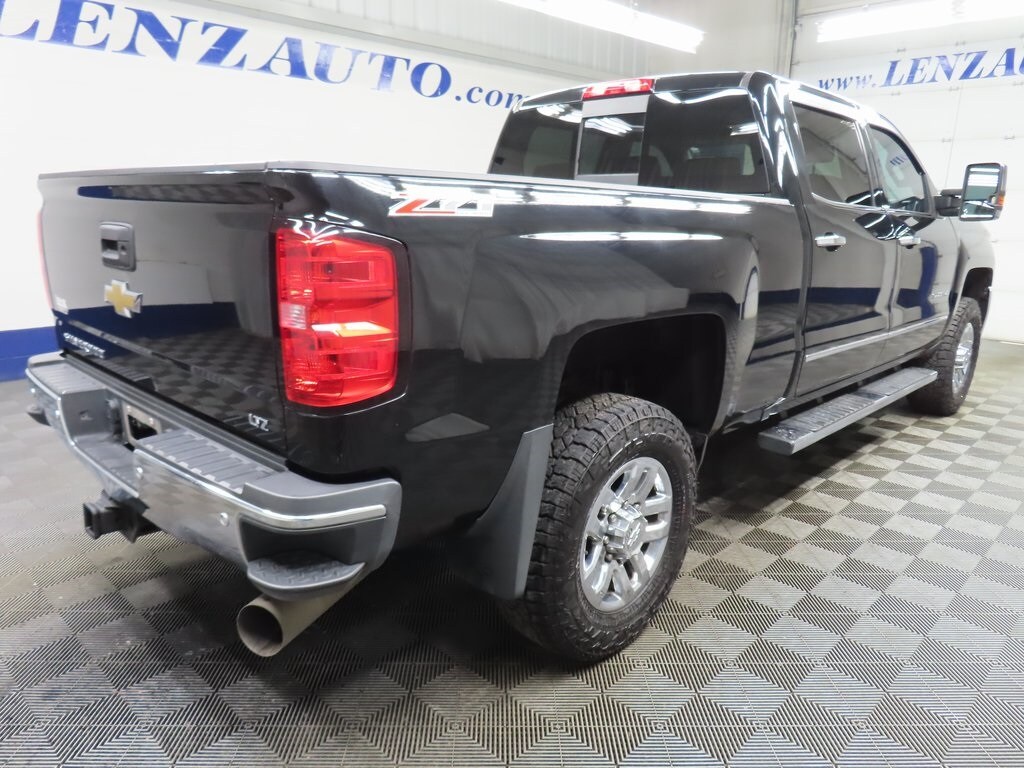 2017 Chevrolet Silverado 3500HD LTZ photo 4