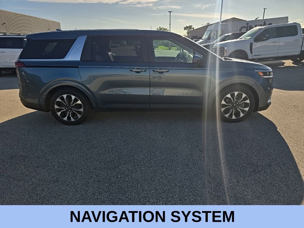 Used 2023 Kia Carnival EX FWD Minivan/Van