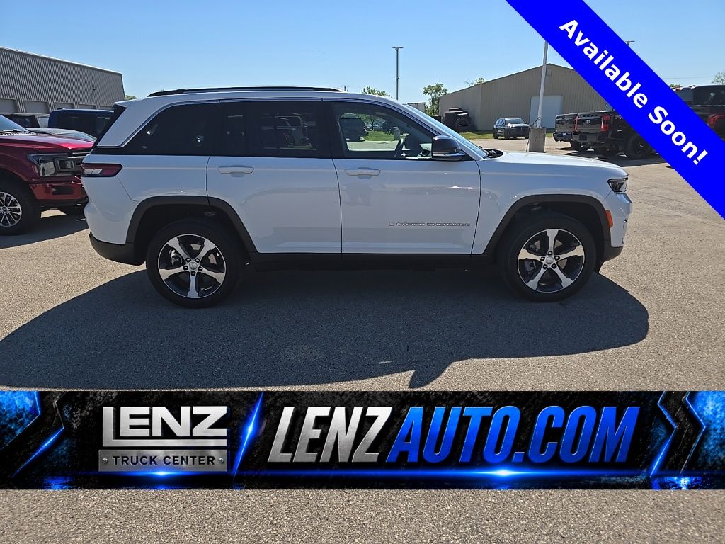 2022 Jeep Grand Cherokee 4xe 4x4's photo