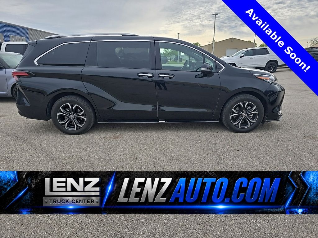 2025 Toyota Sienna Platinum 7-Passenger Hybrid AWD's photo