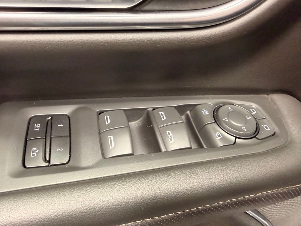 2023 GMC Yukon SLT - Photo 22