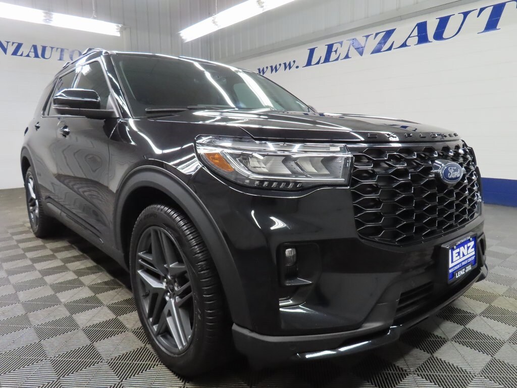 2025 Ford Explorer ST photo 3