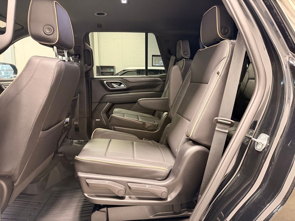 2023 GMC Yukon SLT - Photo 12