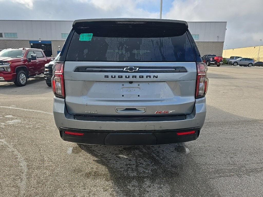 2024 Chevrolet Suburban RST photo 4