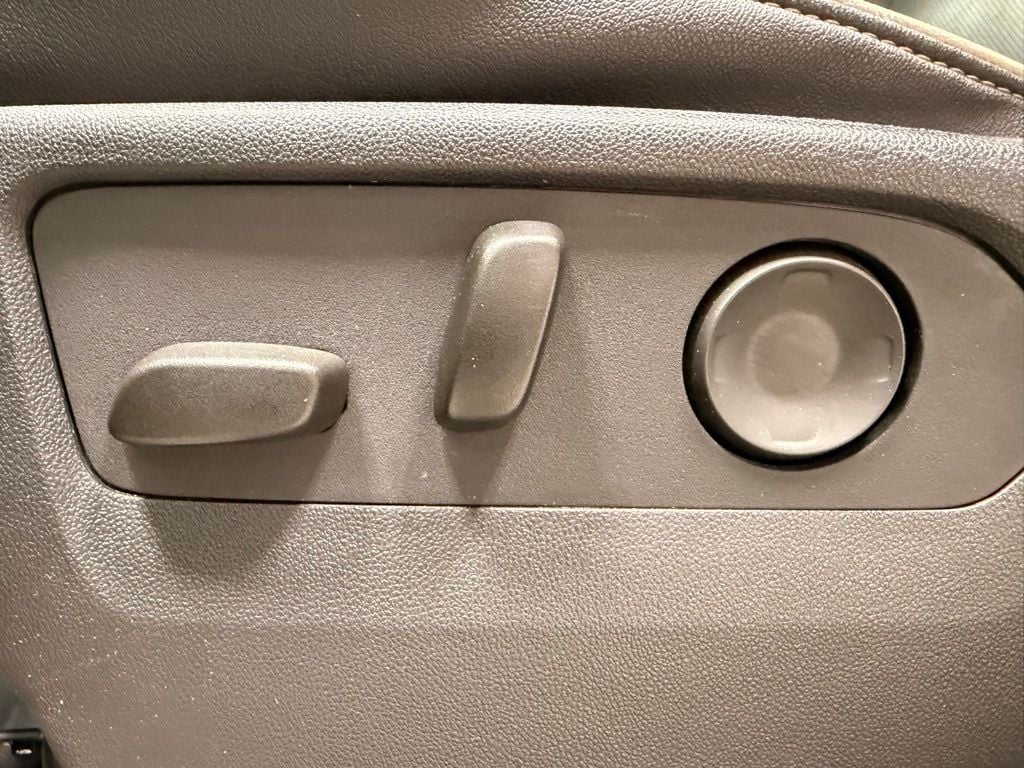 2023 GMC Yukon SLT - Photo 25