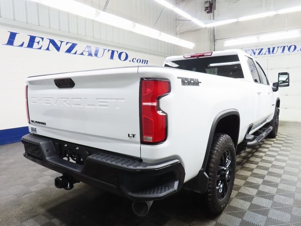 2025 Chevrolet Silverado 2500HD LT photo 3