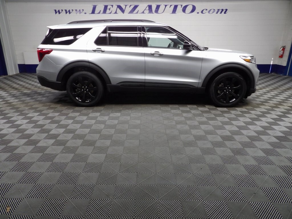 2024 Ford Explorer ST-Line photo 2
