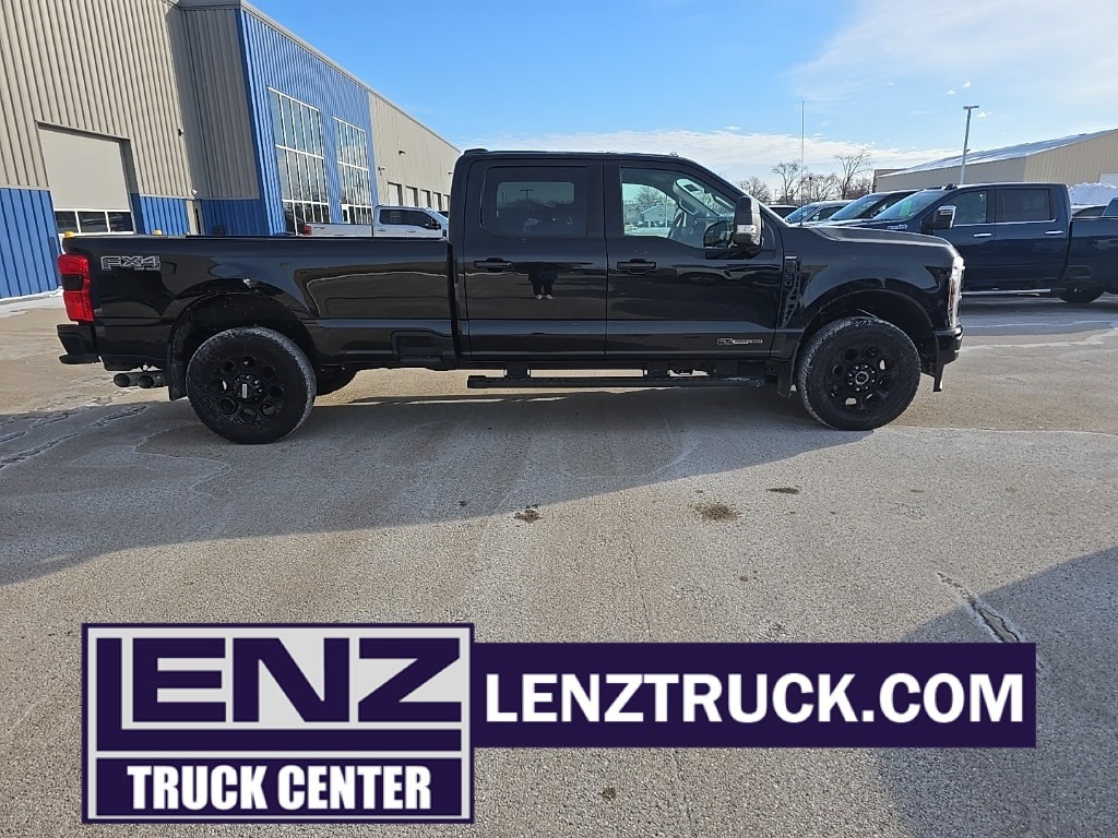 2025 Ford F-350 Super Duty Lariat's photo